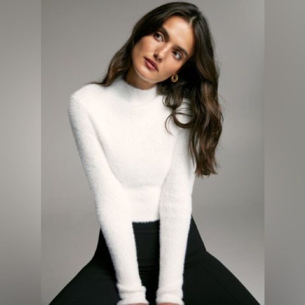Aritzia white Kuma fuzzy turtleneck